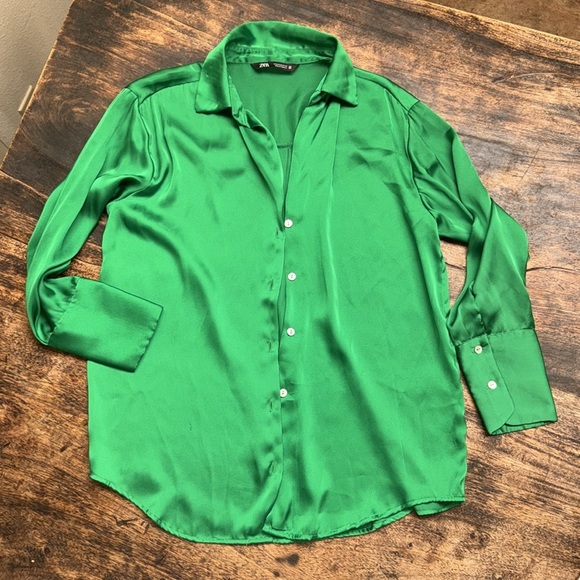 Zara green silky long sleeve pearl button button down top size medium - Picture 1 of 9